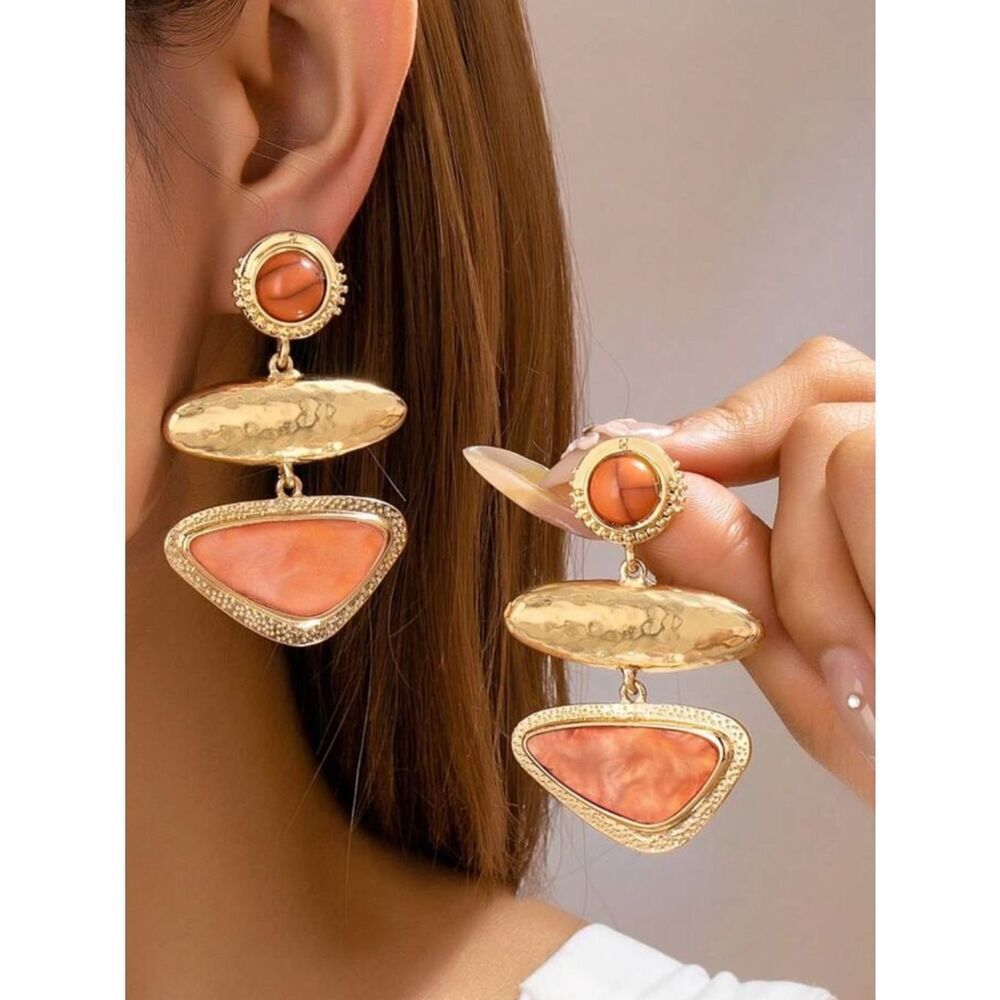 Hammered Gold Drop Earrings with Coral Inlay R 438